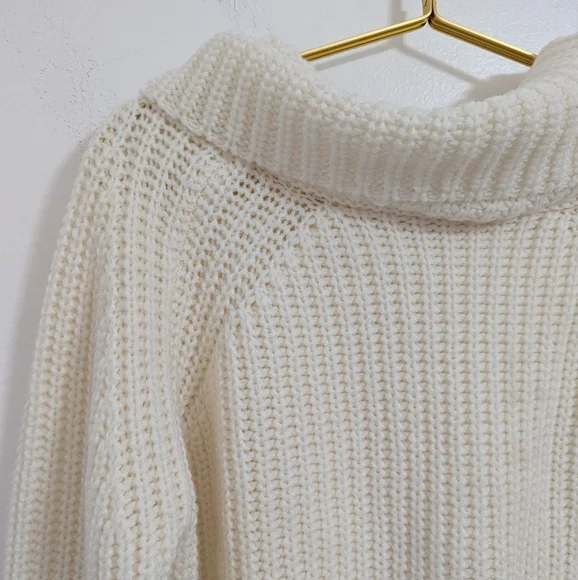 Moon & Madison Medium Cozy‎ Cream Knit Cropped Cowl Neck Sweater - Picture 2 of 10